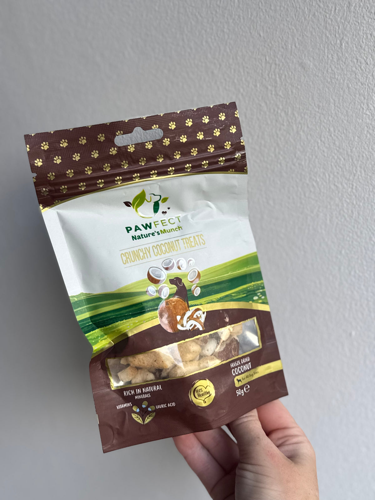 Pawfect Nature's Munch Freeze-Dried Coconut Treats for Dogs | Vegan | Skin & Coat Shine | 100% Natural | Grain & Gluten Free | Low Calorie Training Treats (60g/1.94oz)